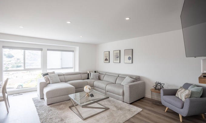Brisbane House | Modern Chic House Near SF, SFO!