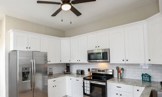 Portsmouth House | Modern Chic’s Corner 4Beds 2baths w/Grill