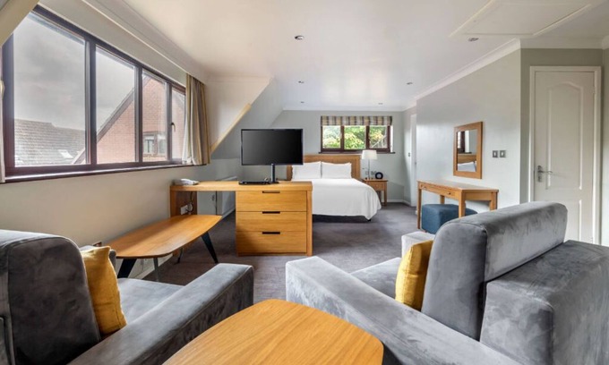 Cromer Apartment | Modern Coastal Studio | Seaside Resort | Sleeps 2