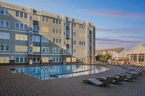 Central House | Modern Comfort and Resort Style Living Near CU