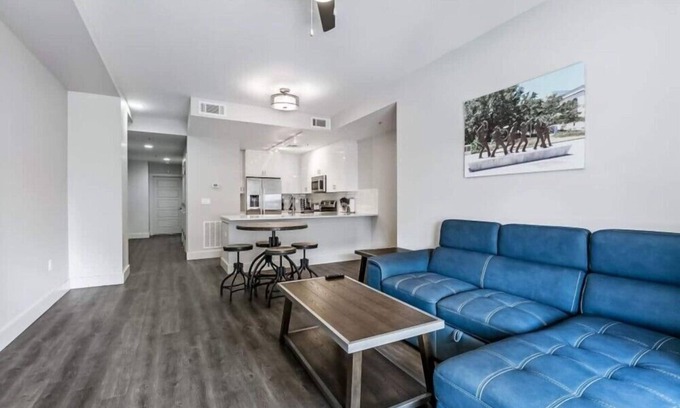 Central Business District Hotel | Modern Condo near Bourbon Street Jazz Clubs
