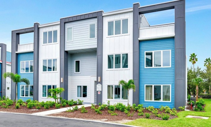 Reunion Hotel | Modern Condo near Disney with Resort & Waterpark Access - B33-142