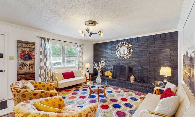 Hot Springs Condo | Modern condo with hot tub, pool access, fireplace, Smart TVs, & pets welcome