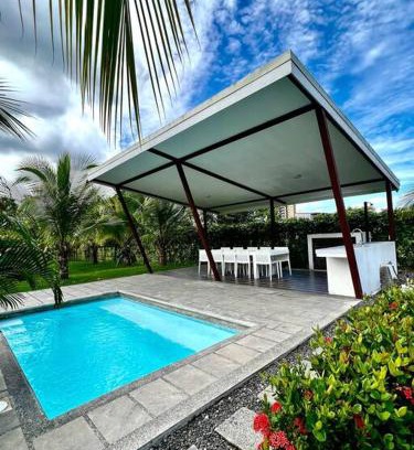 Barrio Ricos y Famosos Apartment | Modern & convenient condo in Jaco downtown