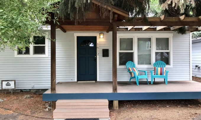 River Terrace Cottage | Modern cottage charm & walk to Downtown Bend