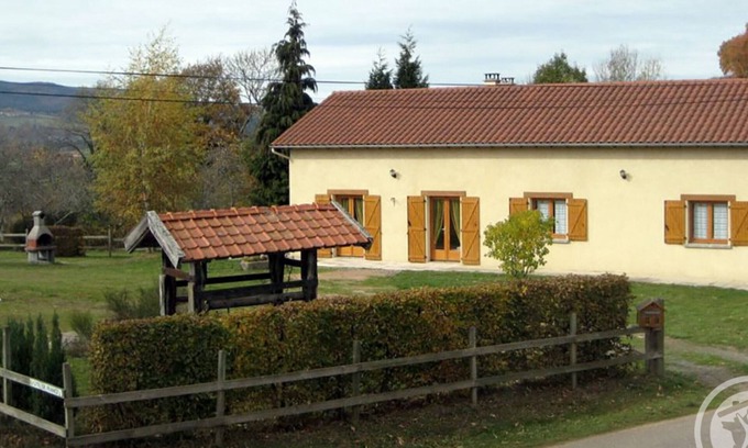 La Tuiliere Cottage | Modern cottage with fireplace and terrace in Rhône-Alpes