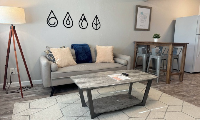 Appleton Apartment | Modern & Cozy 2BR w/King Bed in Appleton, 30 mins by drive from Lambeau Field