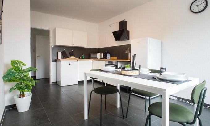 Gronau Apartment | Modern cozy apartment - three box spring beds