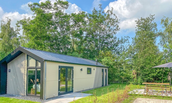 Oosterwolde House | Modern, cozy cottage on the lake.