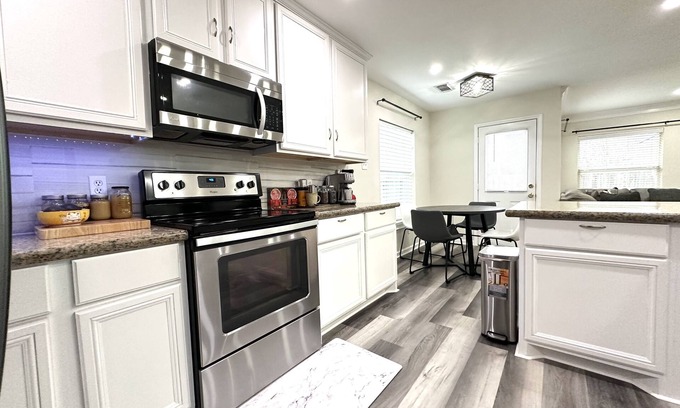 Clodine House | Modern cozy living spot in Richmond. Family & Pet friendly!