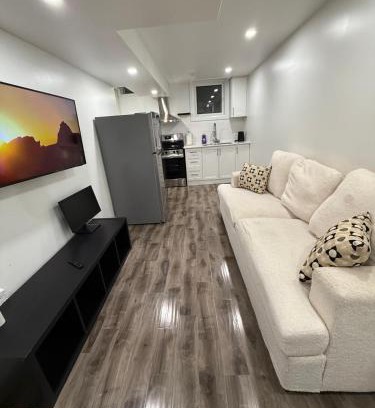 Churchill Meadows Apartment | Modern & cozy one Bedroom Basement Suite with parking
