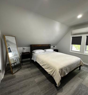 Queens House | Modern & cozy Room in Queens near Train station and buses