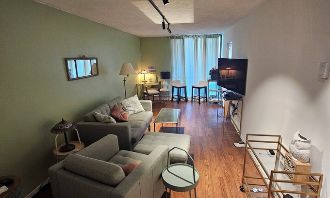 Church and Wellesley Apartment | Modern & Cozy Studio in Toronto