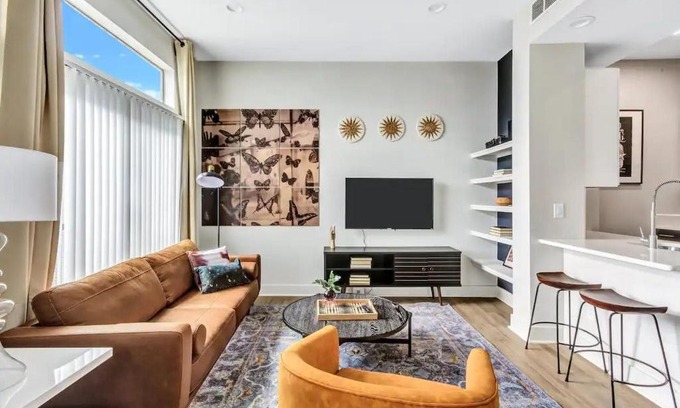 Deep Ellum Apartment | Modern CozySuites with pool, gym, parking! #05