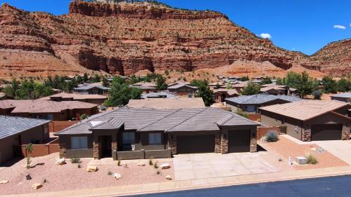 Kanab House | Modern Downtown Indoor Pool Hot Tub Views