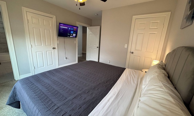 Greater East End Apartment | Modern EADO Retreat[KingBed[Office[Private]