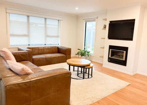 Lower Hutt House | Modern elegance Woburn 3 bedroom Retreat