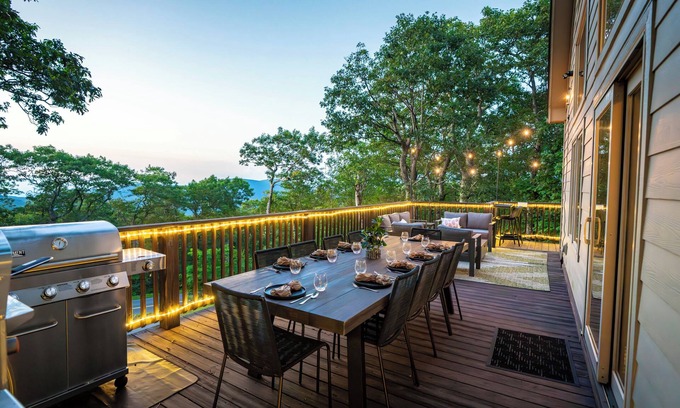Wintergreen House | Modern Escape-Massage Chair, Hot Tub, Sauna, Family Friendly, Game Room, 4 Decks