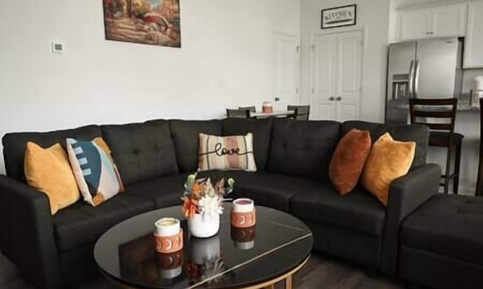 Pendergrass House | Modern Escape Near Chateau Elan & Raceway