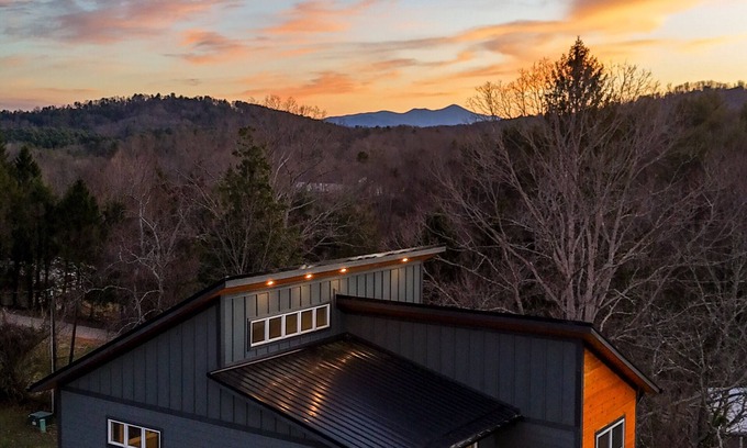 Woodfin House | Modern, Family + Pet-Friendly! Mins from Downtown AVL! Firepit, Hot Tub & Games!