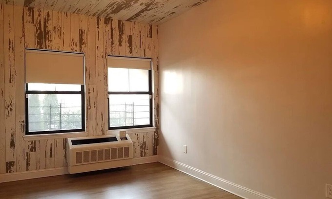 South Slope Condo | Modern Farmhouse 2 BR Duplex in South Slope w/Private Patio