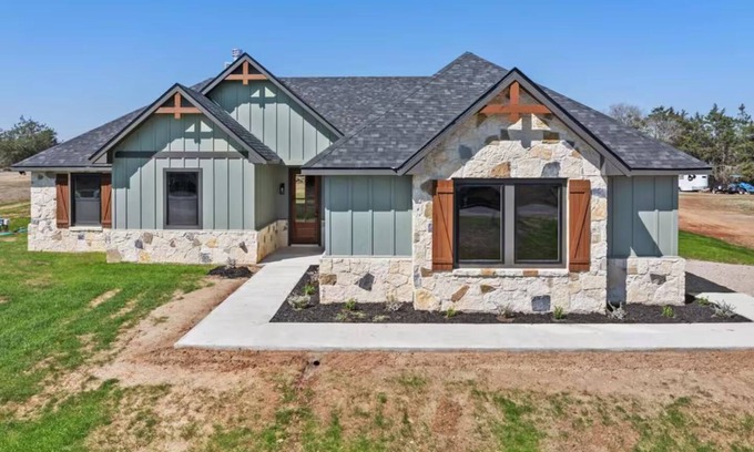 Giddings Other | Modern Farmhouse Retreat - Leon's Crossing