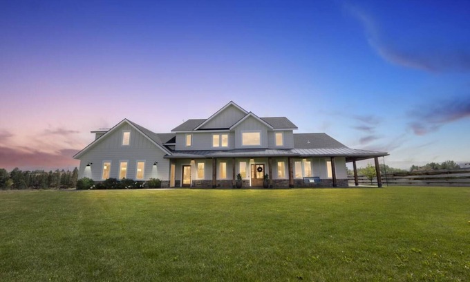 Corvallis Other | Modern Farmhouse Three Bears Getaway