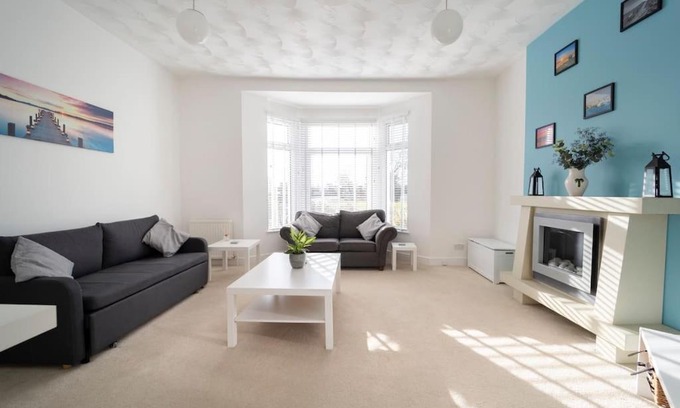 Newton House | Modern Flat in Porthcawl