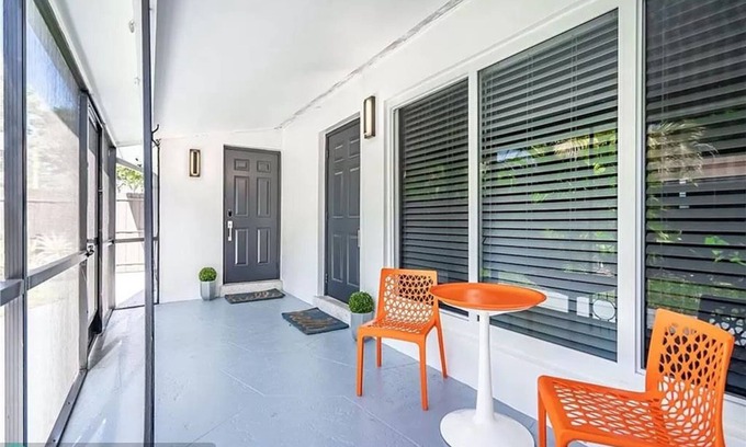 Wilton Manors Apartment | Modern Fully Updated 2b/1b with HEATED POOL - Wilton Manors
