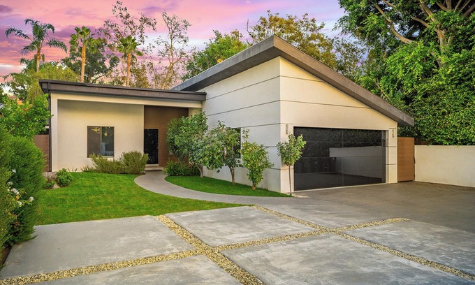 Sherman Oaks House | Modern Fulton Villa-7bdr