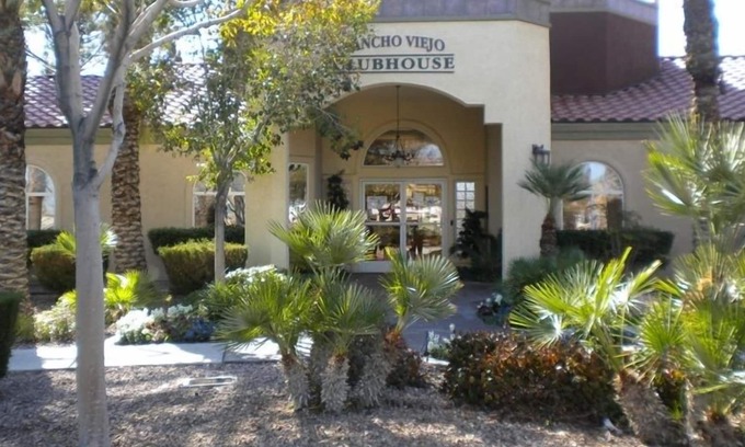 Spring Valley Condo | Modern Furnished Resort Condo 8 Minutes from the Strip