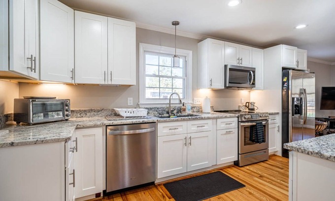 Durham House | Modern Gem*5BR*King beds*near Duke