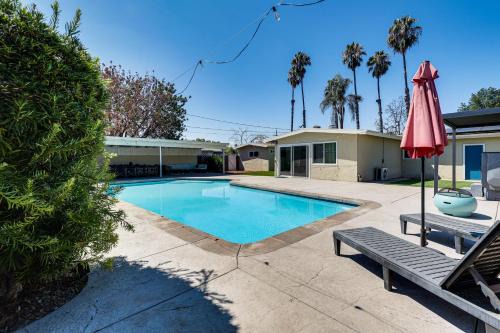 Lakeside House | Modern Gem with Outdoor Oasis 5 Mi to Lake Jennings