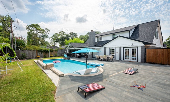 Northside House | Modern Getaway - Heated Pool Bar Grill & Chill