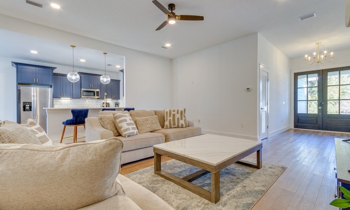 Gulf Breeze House | Modern Gulf Breeze Home w/Patio: 13 Mi to Beach!