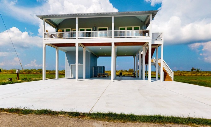 Galveston House | Modern | Gulf Views | Gated Community | Dog Haven