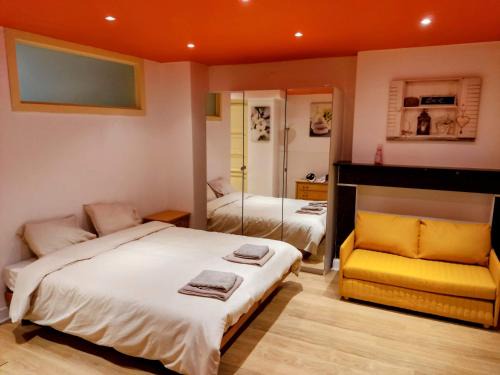 Etterbeek Apartment | Modern half-basement 1BR near Montgomery & VUB