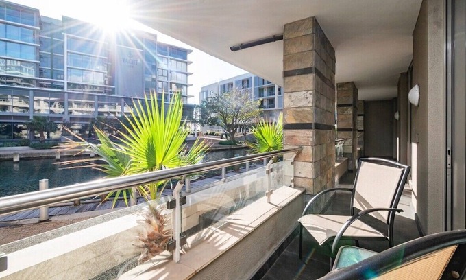 Victoria and Alfred Waterfront Apartment | Modern Harbour Hideaway