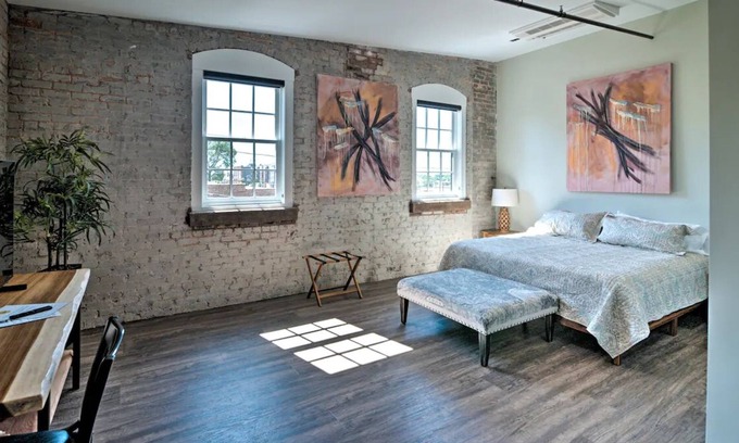 Hickory Apartment | Modern Hickory King Suite in Historic Downtown!