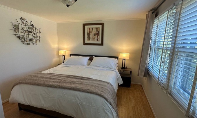 Annapolis House | Modern Hideaway Near Downtown Annapolis and close to the U.S. Naval Academy