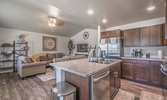 Rapid City Apartment | Modern Hills Home and Hot Tub
