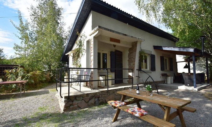 Saint-Honore-les-Bains House | Modern holiday home with lovely garden