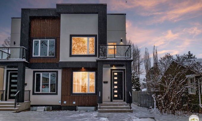 Edmonton House | Modern Home | Seven Minutes from Downtown | Next to Transit