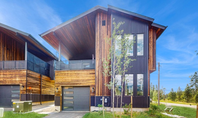 Tabernash House | Modern home w/full kitchen, hot tub, balcony, great views & location