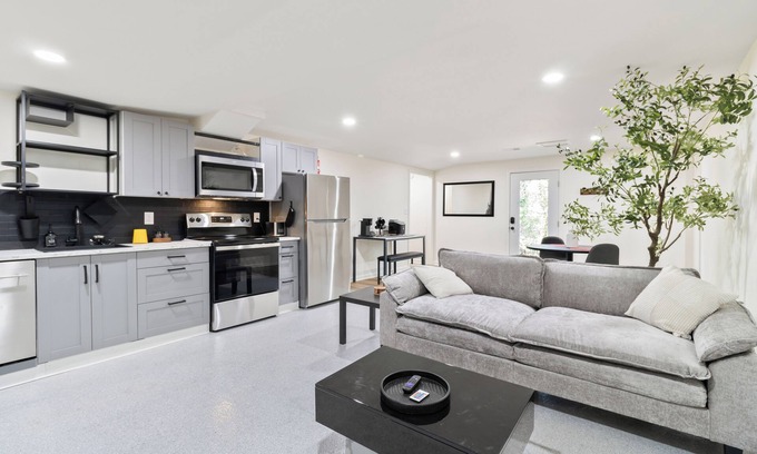 Lawrenceville House | Modern Home w/In-Law Suite – 5BR, 3BA, 2 Kitchens, Theater Room, 3,000 Sq Ft