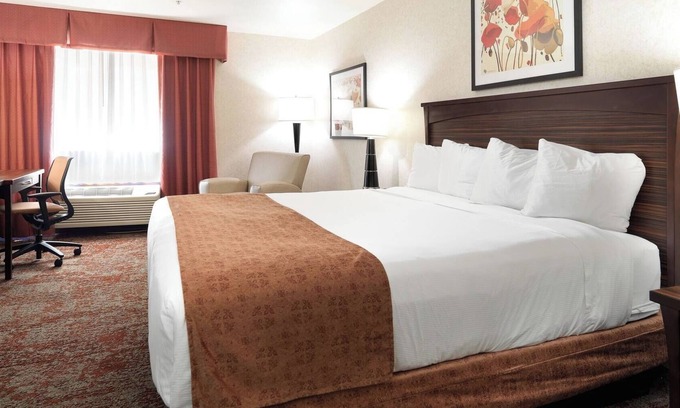 Rio Grande Hotel | Modern Hotel Room in Downtown SLC | Indoor Pool, Gym, Breakfast & Shuttle