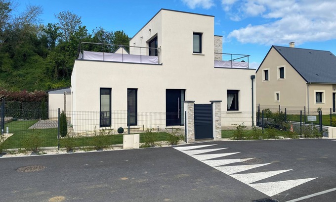 Houlgate House | Modern Houlgataise/rooftop/seaside villa!