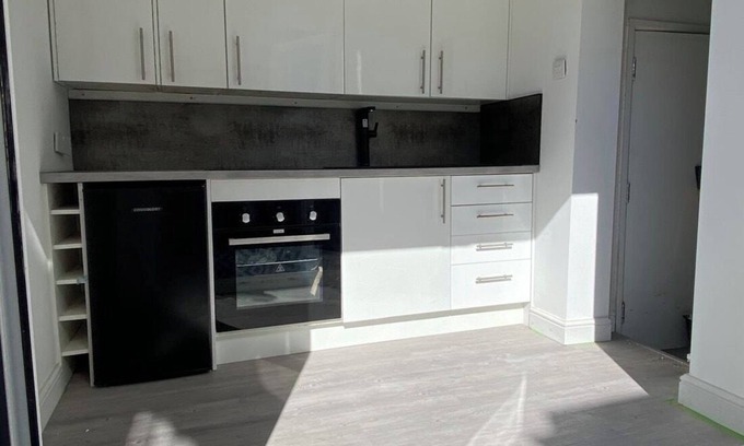 Bournemouth City Centre House | Modern house by the beach