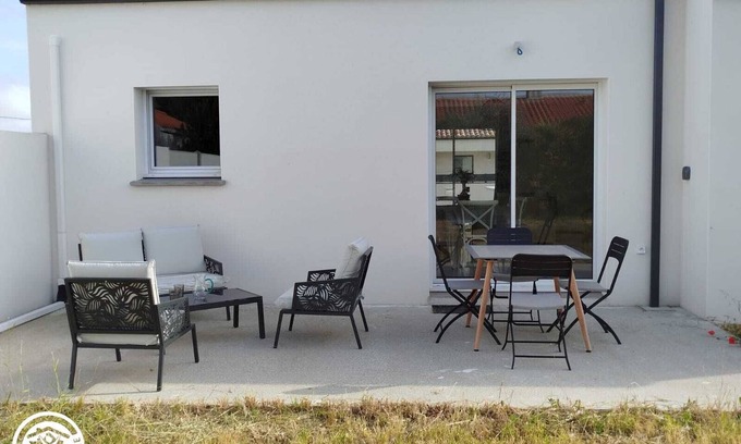 La Barre-de-Monts Cottage | Modern house in La Barre-de-Monts with terrace and parking