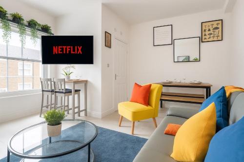 East Acton Apartment | Modern House with Free Parking near Wembley
